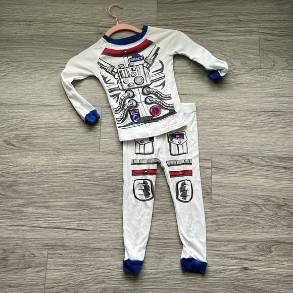Space Theme Long Sleeve PJ Set Size 4T - Picture 1 of 6